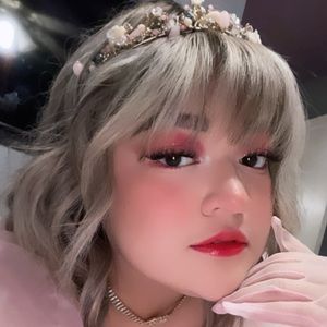 Hello my name is Odalis! I’m 24. Welcome to my store. :)